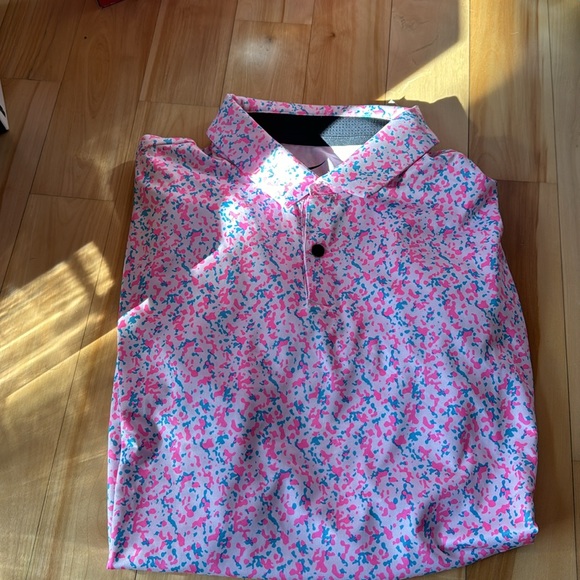 Men’s Pink Camo Nike Golf Shirt - Picture 4 of 4